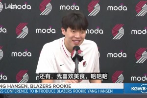 哈哈哈！杨瀚森此前魔性笑声火了~球迷调侃：复刻当年猛龙小卡！