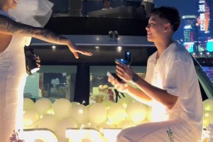 祝福！李添荣向女友胡玄子求婚成功