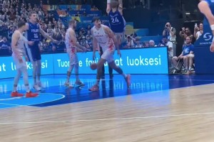 下一个马尔卡宁？芬兰18岁7尺前锋穆里宁暴扣+血帽相当炸裂