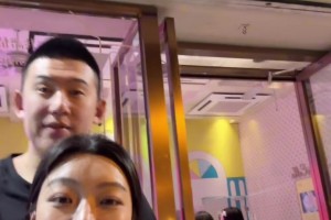 付豪与妻子秀恩爱！网友：女孩有点像惠若琪呢~