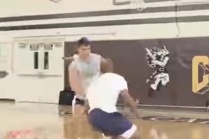 保罗小打大依旧无解！直接穿裆过人得分