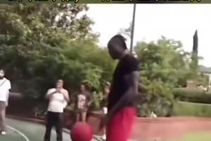 哎呦 不错哦！霍华德野球场跟球迷单挑 三分五中五带走比赛~