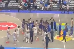 票值啦！多米尼加与阿根廷赛后发生暴力冲突，多名球员挥拳相向