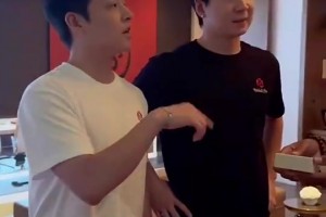 梦想成真！“河南罗斯”刘守元成功追星罗斯，赠送罗斯手链&长信