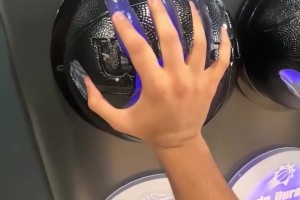 这小手！库里以凡人之躯比肩神明啊！