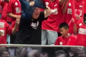 “狼王”加内特最忠实粉丝现身浙BA衢州队主场再现当年名场面~