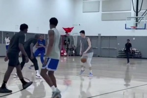 杨瀚森对位沃克！携手郭昊文现身美国线下私局