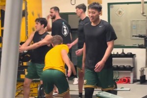 王俊杰携手赵维伦开启旧金山大学新赛季训练！