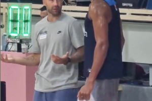 火蜜都认识吧？当年的斯潘诺里斯如今成了执教字母哥的希腊主帅！