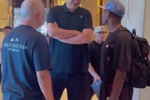 姚主席丽思接见即将启程去成都的华子