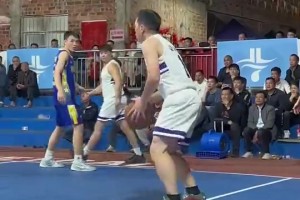 这年纪还能跳投，不愧是能把崔永熙打到叫爸爸的人物！