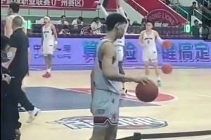 不愧中国小卡！崔永熙此前在CBA不经意间展示了单手抓球！