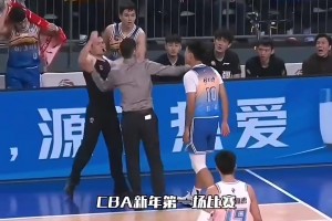 加盟北京后情绪要稳定点！赵睿上季在新疆曾上头冲撞裁判被逐出场