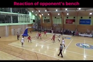 张镇麟此前在国家队的名场面，对阵埃及上演惊天隔扣，惊呆对手教练席