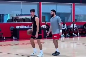 老带新！范弗里特训练中指导谢泼德