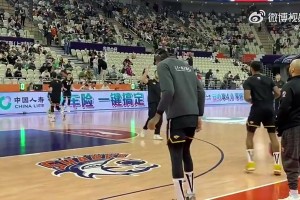 真的来了！球迷翻出此前张镇麟在上海男篮主场热身视频~