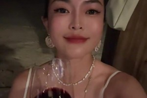 刘维伟糊涂啊！刘维伟前妻晒照：和姐妹们在马尔代夫过情人节~