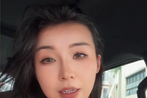 就是今天登记这个吧？张曼源此前穿着背心直播并晒出自己的老公