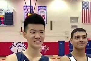 当时的王俊杰还很瘦！年轻的崔永熙在训练营用英语介绍队友！