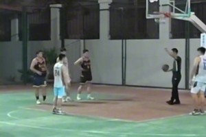 闻所未闻！野球场罚球的时候居然被对手封盖？挑衅行为把？