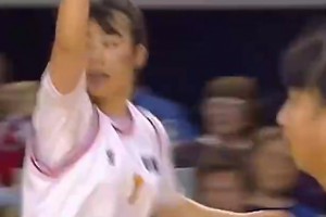 当年中国女篮响当当的人物！看看张镇麟妈妈王芳，当年是怎样打球