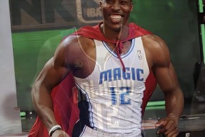 杨毅：我不同意霍华德单核带队进总决赛这个说法，他在魔术根本不是进攻发起点