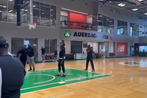 杰伦-布朗罚球抗干扰练习 原来还能这么玩！