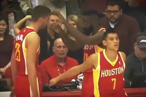 当年火箭一道靓丽风景线！哈登&书豪&帕森斯独特的开场仪式