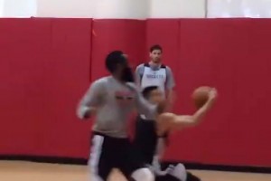 巅峰豪哥有多猛？林书豪此前与哈登单挑，一个假动作晃开登哥翻身跳投命中