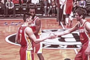 不同文化但同心！名场面：火箭时期摩登森林的赛前仪式！