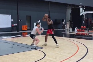 身轻如燕！阿门休赛期苦练持球进攻技术，期待下赛季爆发啊！