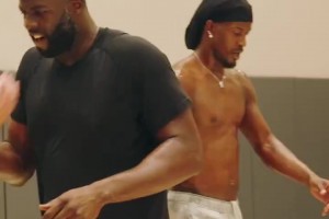 追梦与巴特勒训练后喊话：勇士这赛季会拿下那个该死的冠军！