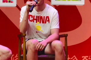 胡明轩谈绝杀失败：战术执行出来了只是没投进 当下比较平静