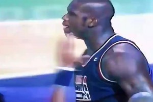 杨毅：奥尼尔的湖人，别说宇宙勇了，乔丹的公牛也不是对手啊