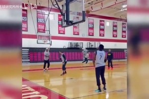 巴特勒：抹着抹着就进去了！勇士队此前的队内单挑环节！