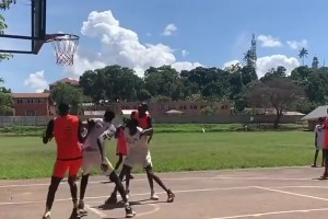 人均文班亚马！南苏丹野球场有多恐怖？2米的进来打都变成小土豆