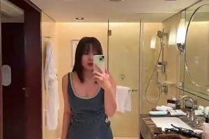 吧友们喜欢吗？烤肉姐对镜自拍：这不叫胖，这叫珠圆玉润