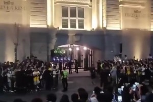 这个视角听的清晰！詹姆斯中国行，球迷们怒骂品牌方**！