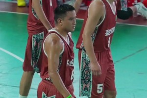 贵州村BA“神同步”名场面，艾特你最默契的兄弟来看...