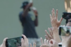 前排小孩哥灵魂拷问詹姆斯：现在还吃taco吗？老詹：每天都吃