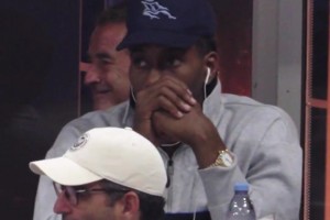 阴阳合同的事还没解决！小卡现身美网半决赛现场，看得很投入！