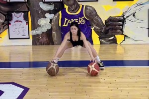 你说她摆拍吧，这几下普通人还真没几个能做到