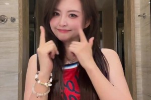 美！女主播小楠晒穿哈登球衣视频配文：球衣女孩