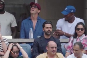 巴特勒现场观战德约大战阿尔卡拉斯，看到兴起直接手舞足蹈