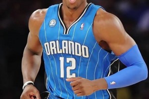 杨毅：霍华德就是没有自主进攻能力的蓝领中锋，都是队友给他创造得分机会