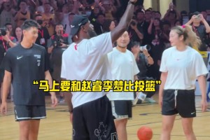 詹姆斯上演超远三分和双手暴扣！帅炸了！！！