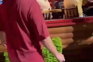 依旧很生气！独行侠球迷偶遇尼科，握手后怒喷：我们依然讨厌你！