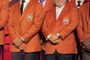 名人堂成员合照！！你最喜欢哪位球员呢？