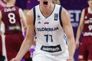 18岁詹姆斯vs18岁东契奇，谁更厉害？杨毅：东契奇厉害