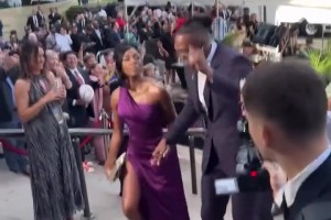 之前还在闹离婚！霍华德携手妻子参加名人堂入选仪式❤️❤️❤️